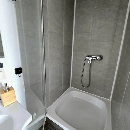 Feel At In Warre, B&B