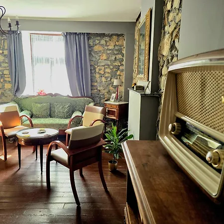 B&B Feel At In Warre,
