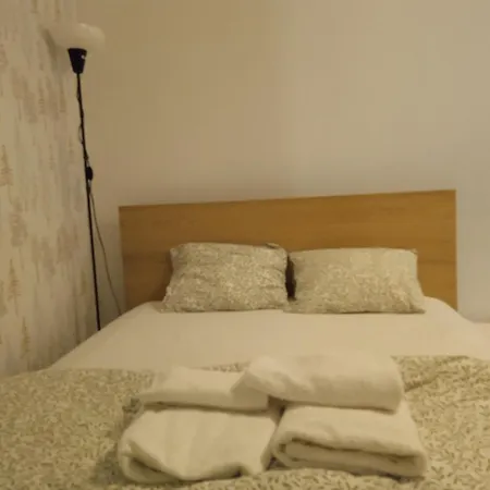 B&B Feel At In Warre,