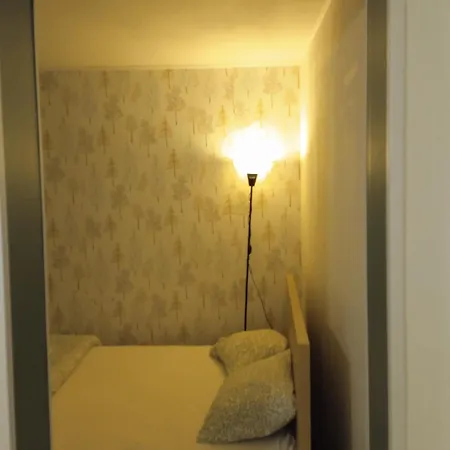 B&B Feel At In Warre, 더뷔