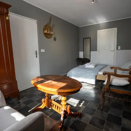 Feel At In Warre, B&B 2*